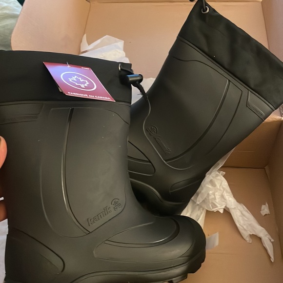 Kids snow. boots brand new never worn. - Picture 5 of 5